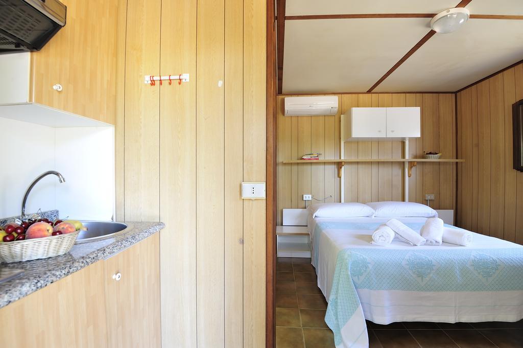 Villaggio Camping Tesonis Beach Tertenìa Rum bild